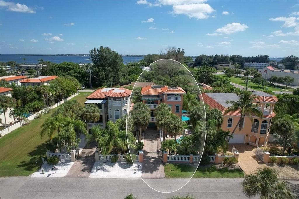 Tropical Luxury Pool Home By The Beach With Roof Top Lounge Centrally Located On Anna Maria Island โฮล์มส์ บีช ภายนอก รูปภาพ